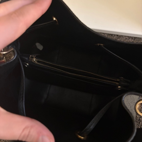 Micheal kors bucket bag/ cross body - Picture 5 of 6